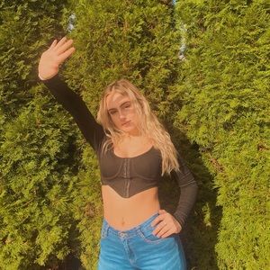 Meet your Posher, Alexia